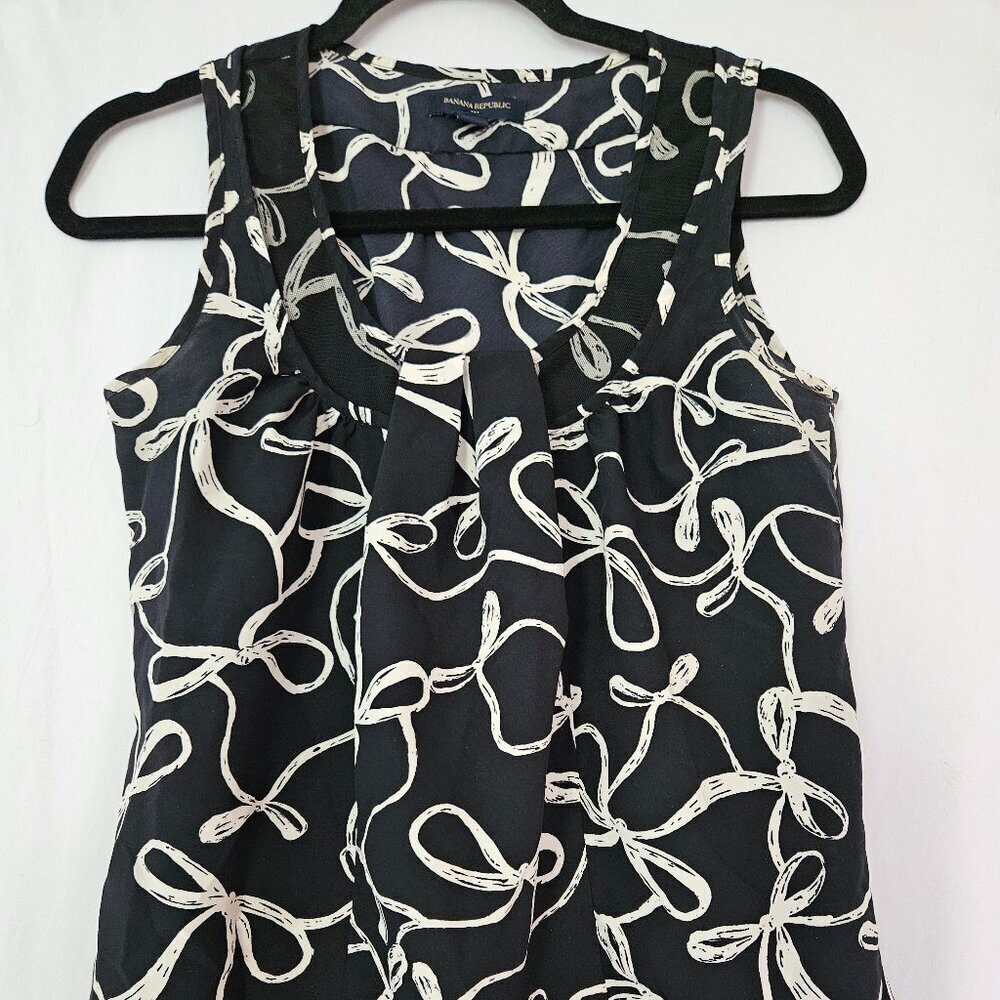 Banana Republic Black & Cream Bow Print Blouse.